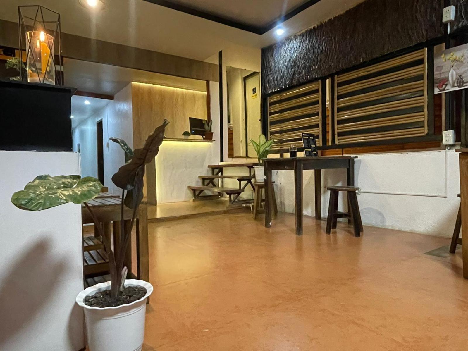 Trail Inn Puerto Princesa Exterior photo